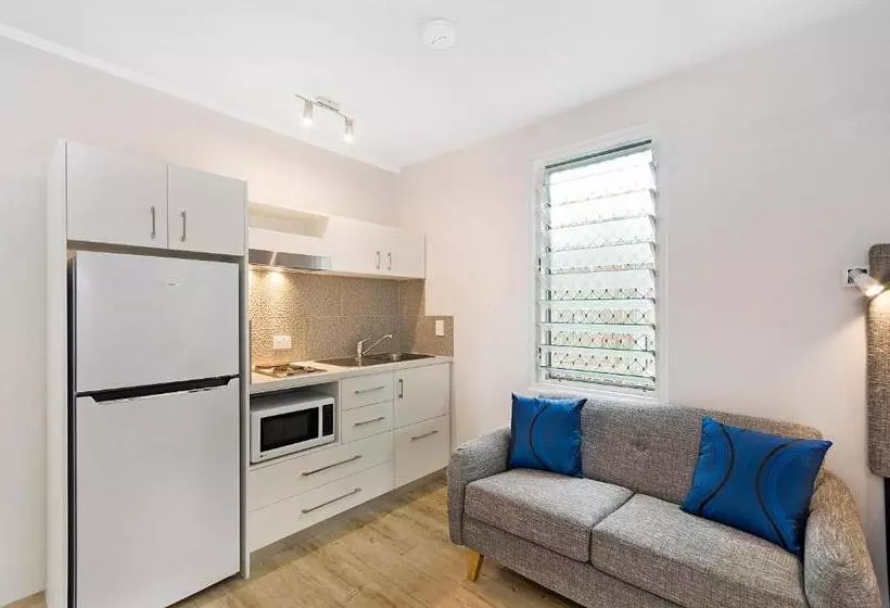 استودیو خانوادگی, Beach House Motel