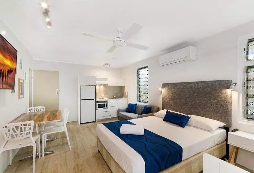 استودیو خانوادگی, Beach House Motel