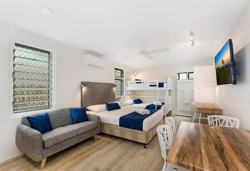 استودیو خانوادگی, Beach House Motel