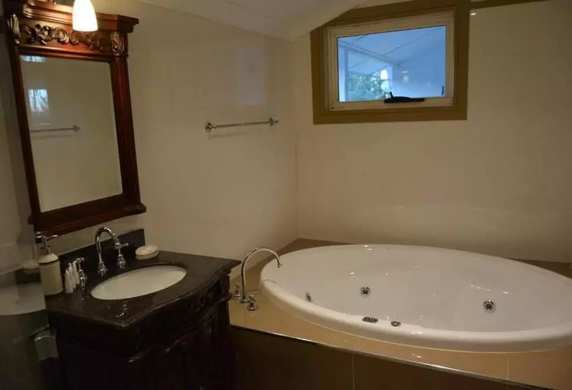 キングサイズベッドのスイートルーム, Bli Bli House Riverside Retreat