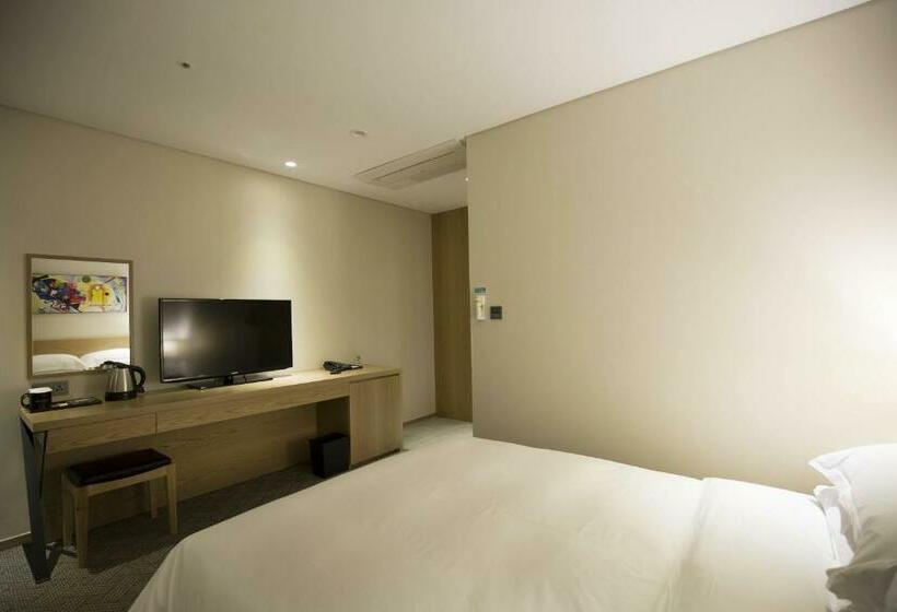 Standard Room Side Sea View, Best Western Haeundae