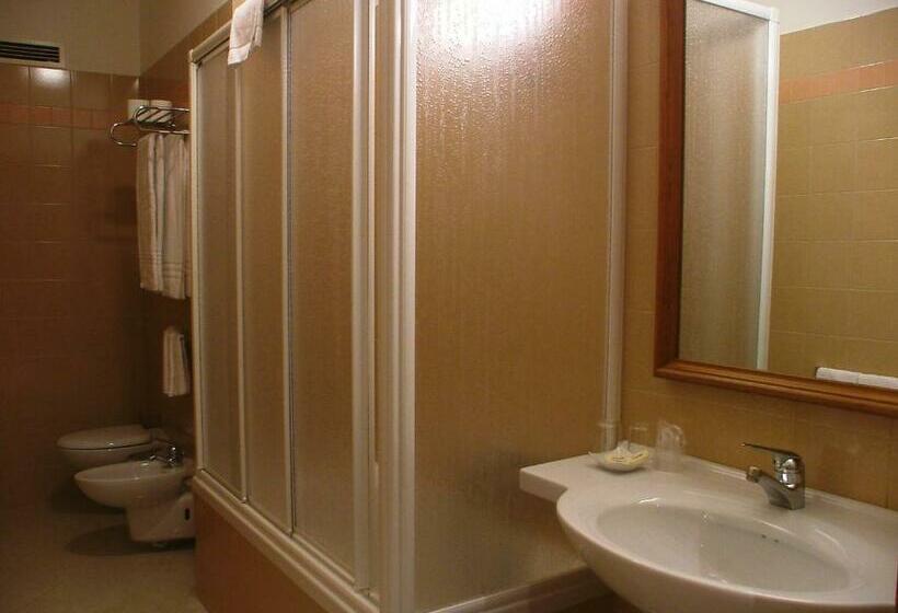 Номер Стандарт Трехместный, Centro Di Spiritualita Padre Pio