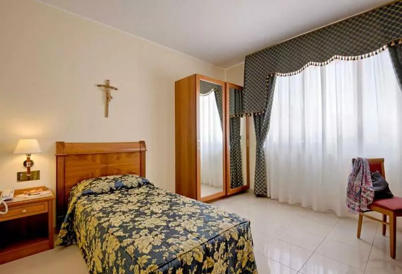 اتاق استاندارد یک نفره, Centro Di Spiritualita Padre Pio