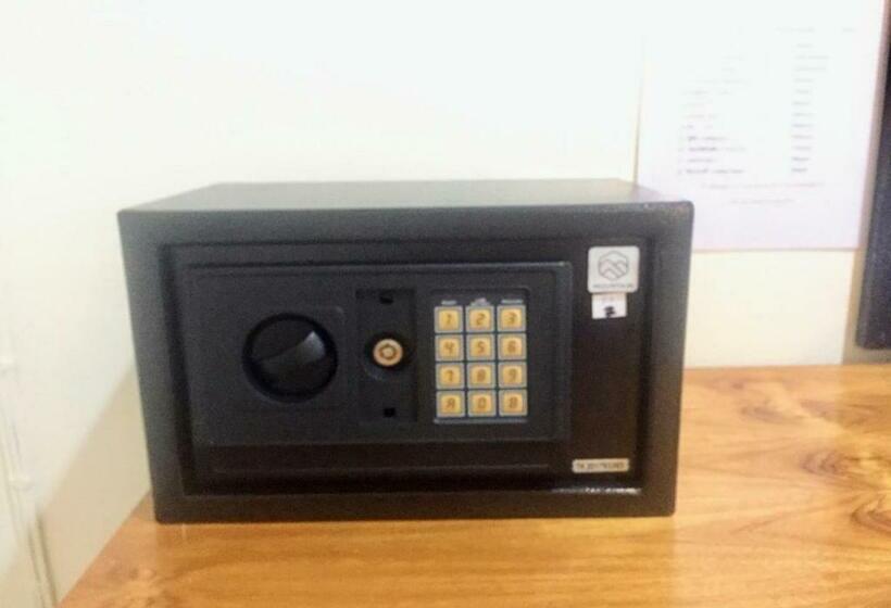 غرفة ديلوكس ثلاثية, Golden Bee Phi Phi