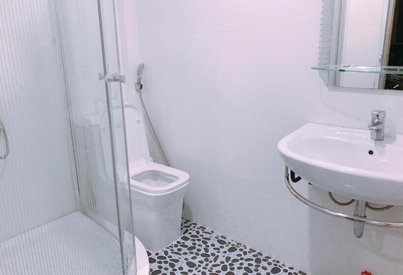 تختخواب در اتاق مشترک, Golden Star