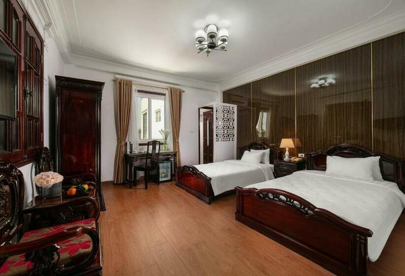Deluxe Room, Little Diamond