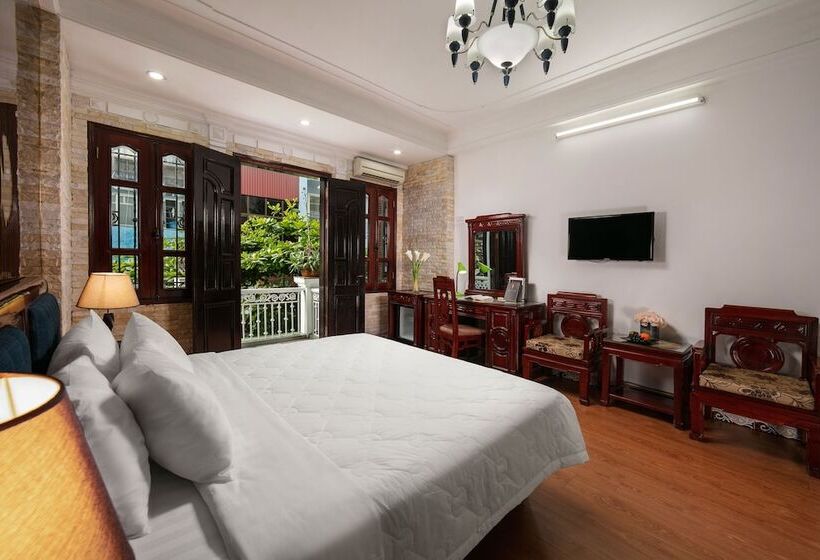 Deluxe Room, Little Diamond