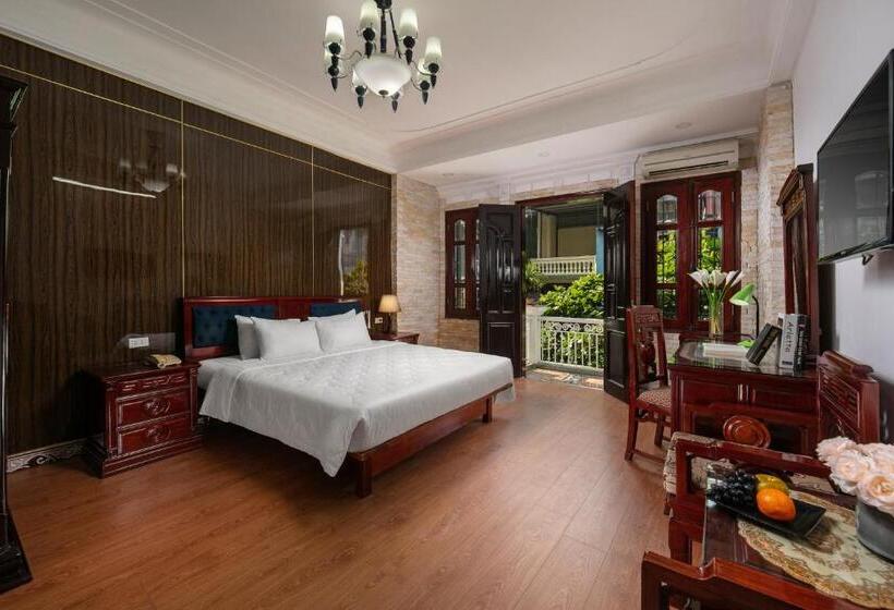 Deluxe Room, Little Diamond