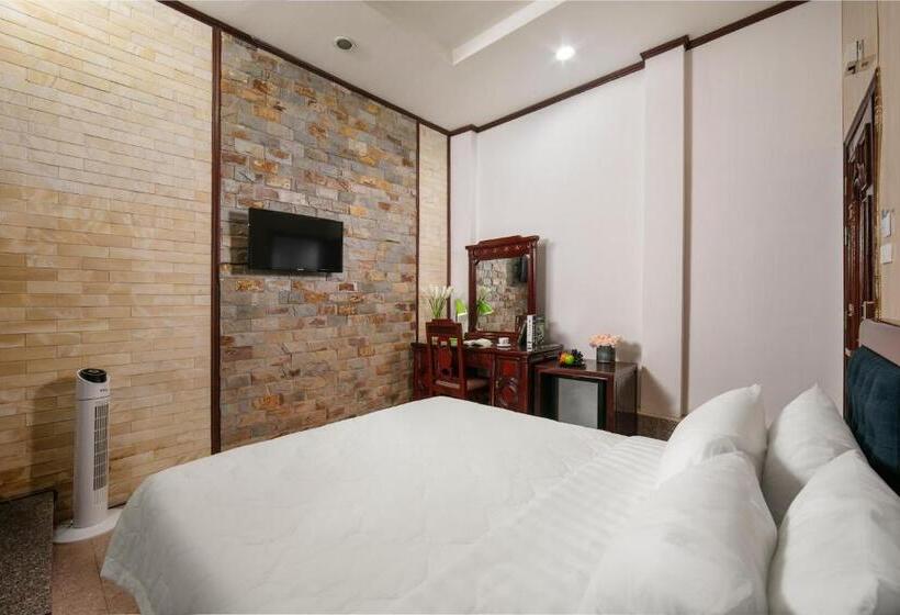 Economy Room, Little Diamond