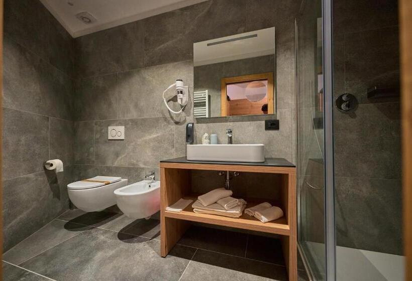 جناح جونيور ديلوكس, Rio