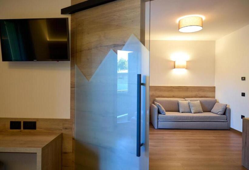 جناح جونيور ديلوكس, Rio