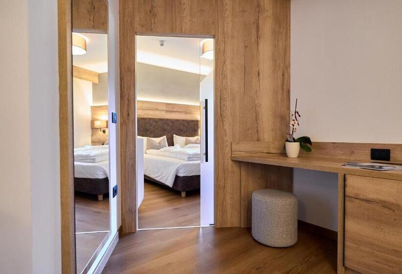 جناح جونيور ديلوكس, Rio