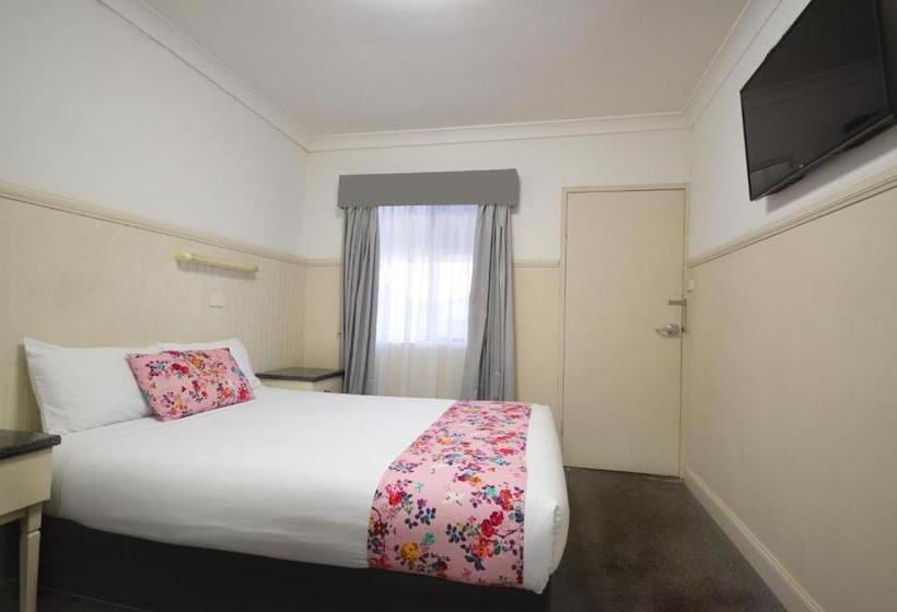 سوییت خانوادگی, Ben Chifley Motor Inn