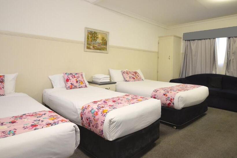 سوییت خانوادگی, Ben Chifley Motor Inn