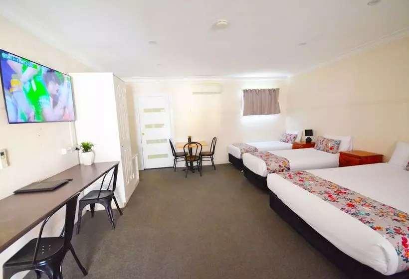 Perhehuone, Ben Chifley Motor Inn