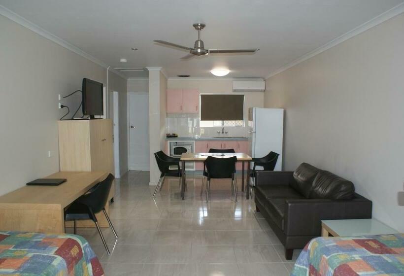 سوییت لوکس, Rover Motel