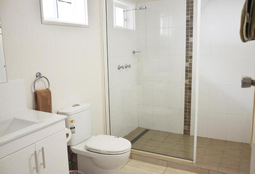 سوییت خانوادگی, Rover Motel