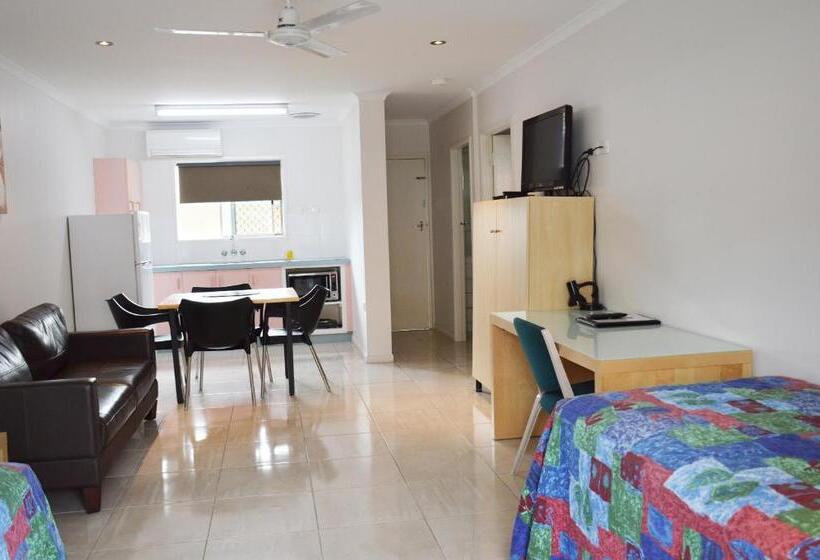 سوییت خانوادگی, Rover Motel