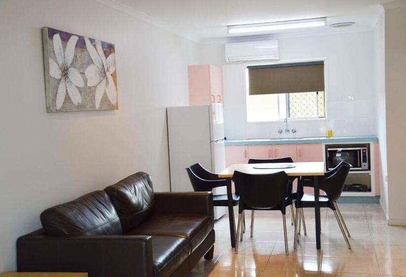 سوییت خانوادگی, Rover Motel