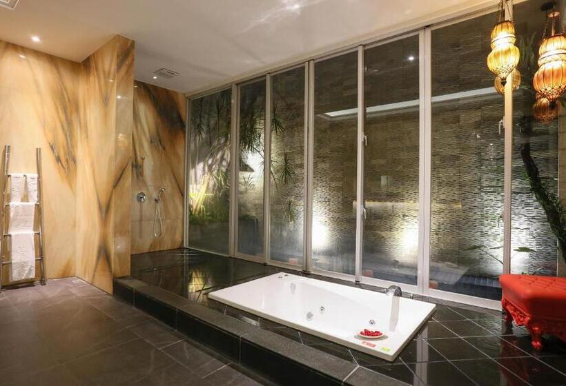 سوییت سوپریور, Mulan Motel Taipei