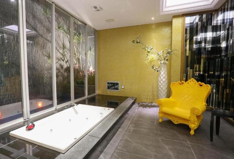 سوییت سوپریور, Mulan Motel Taipei