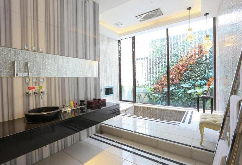 اتاق استاندارد با چشمانداز استخر, Mulan Motel Taipei