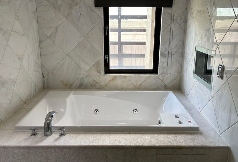 اتاق سوپریور چهار تخته, Mulan Motel Taipei