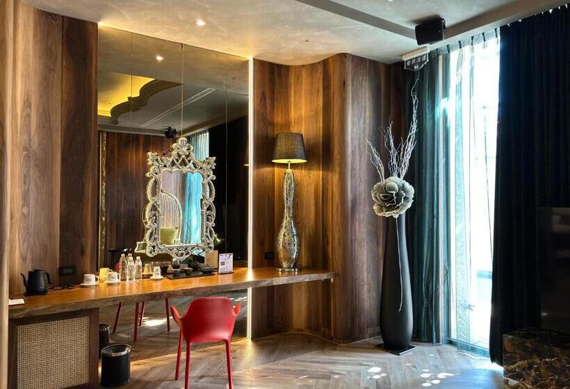 اتاق استاندارد با چشمانداز استخر, Mulan Motel Taipei
