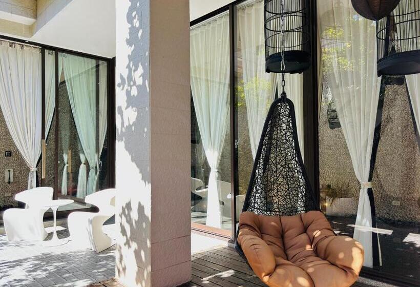 اتاق استاندارد با چشمانداز استخر, Mulan Motel Taipei