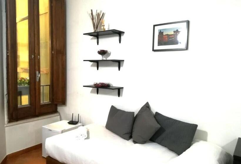 اتاق استاندارد سه نفره, Relais Arco Della Pace