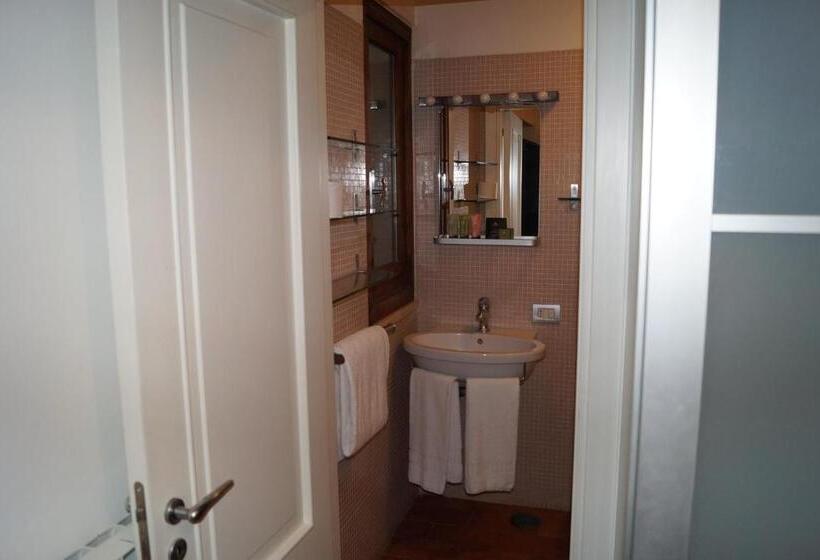 اتاق استاندارد سه نفره, Relais Arco Della Pace