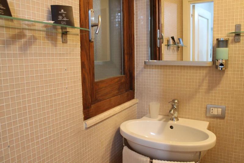 اتاق استاندارد سه نفره, Relais Arco Della Pace