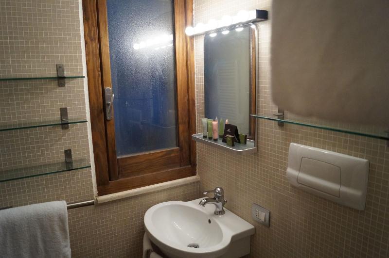 اتاق استاندارد سه نفره, Relais Arco Della Pace