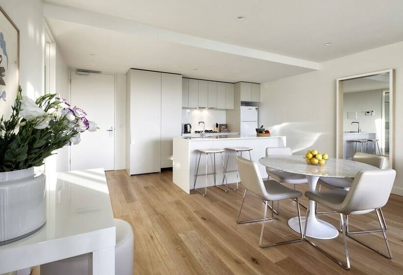 Апартаменты 2 Спальни с Балконом, 381 Cremorne