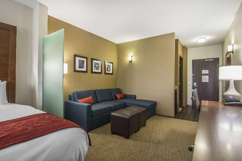 스위트, Comfort Suites Regina