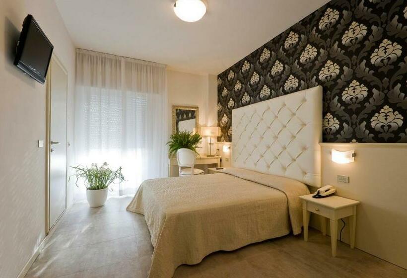 חדר סטנדרט לשלושה, Foschi Peninsula