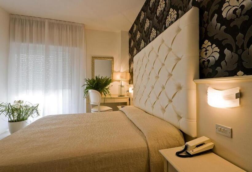 חדר משפחתי, Foschi Peninsula