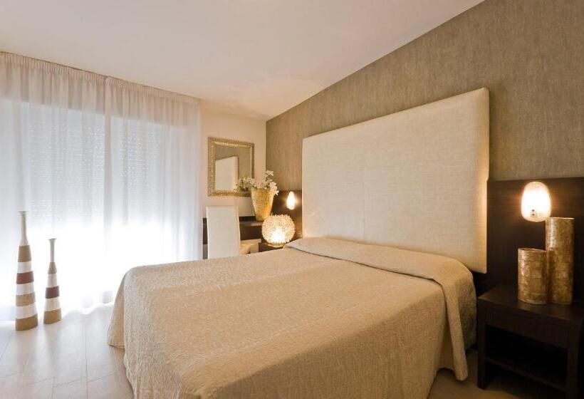 חדר משפחתי, Foschi Peninsula