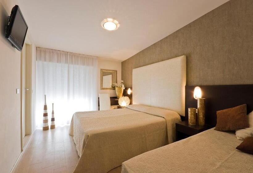 חדר משפחתי, Foschi Peninsula