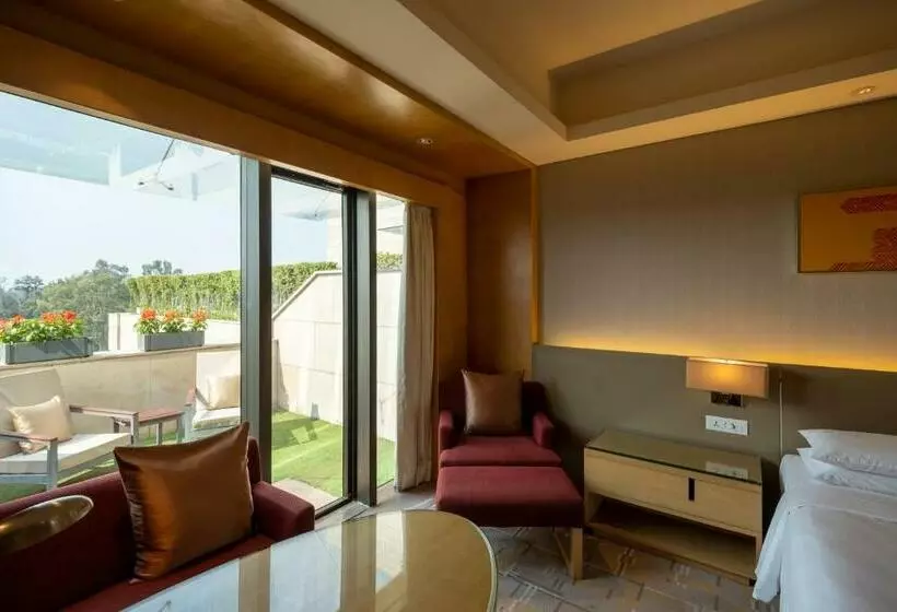 キングサイズベッドのスタンダードルーム, Hyatt Regency Chandigarh