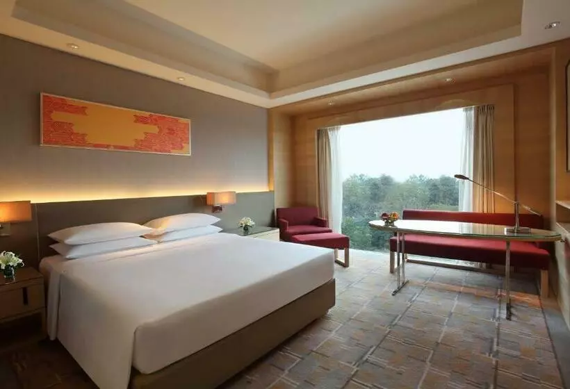 キングサイズベッドのクラブルーム, Hyatt Regency Chandigarh