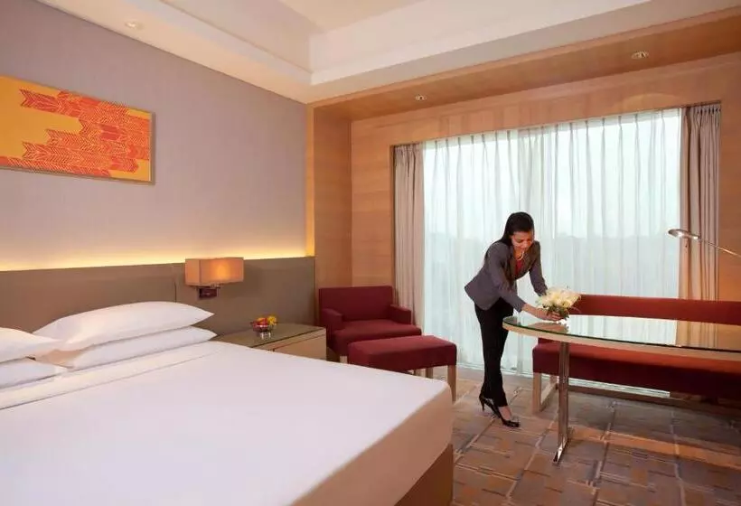キングサイズベッドのスタンダードルーム, Hyatt Regency Chandigarh