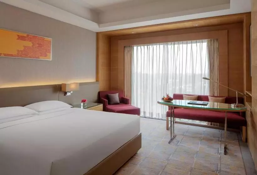 キングサイズベッドのスタンダードルーム, Hyatt Regency Chandigarh