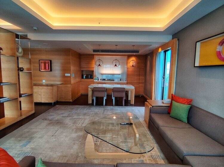 سوییت اجرایی, Hyatt Regency Chandigarh