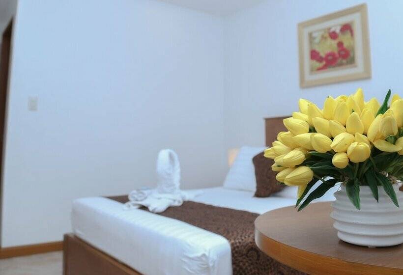 اتاق لوکس, The Pub