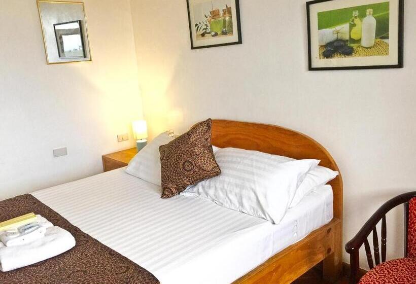 اتاق استاندارد, The Pub