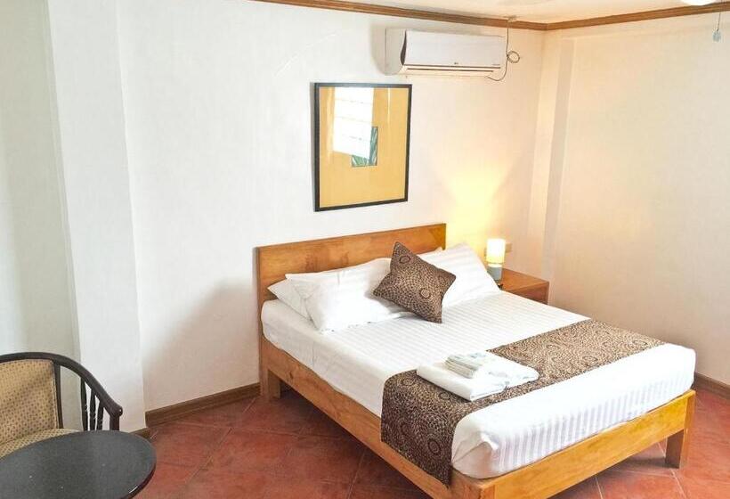 اتاق لوکس, The Pub