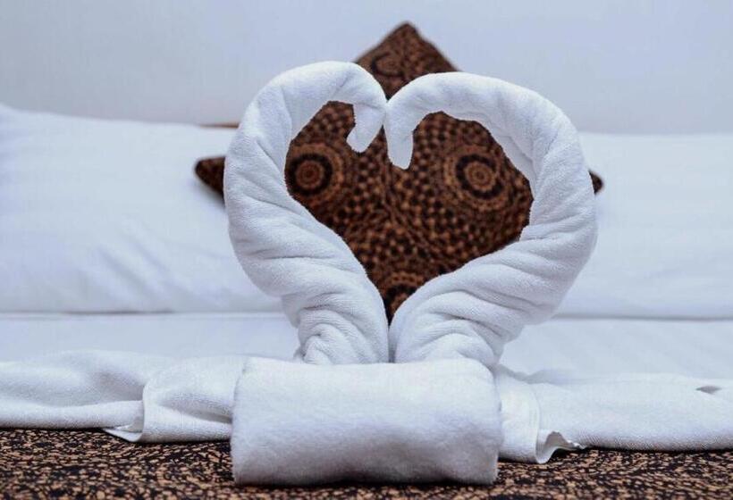 اتاق سوپریور, The Pub