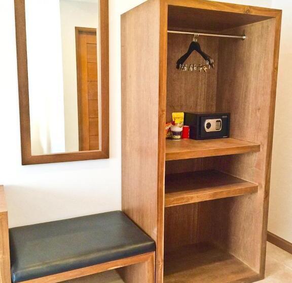 اتاق سوپریور, The Pub