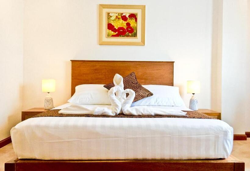 اتاق سوپریور, The Pub